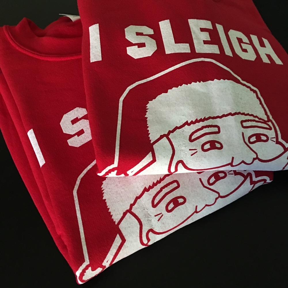 I sleight 2 sweaters no lights